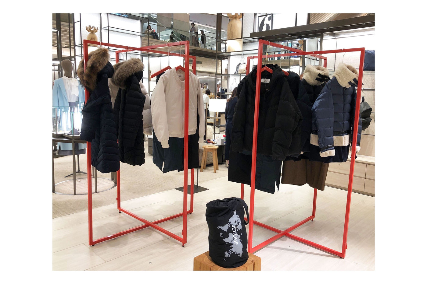 別注事例 木製ハンガー/ハンガーラック什器