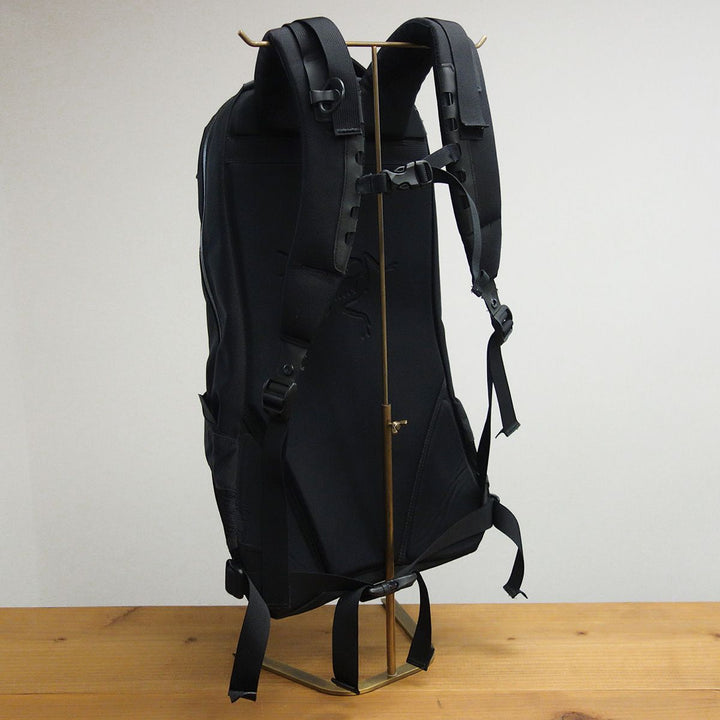 スチール製リュックスタンド蹄鉄タイプ：NO.567 – ON OFF INTERNATIONAL