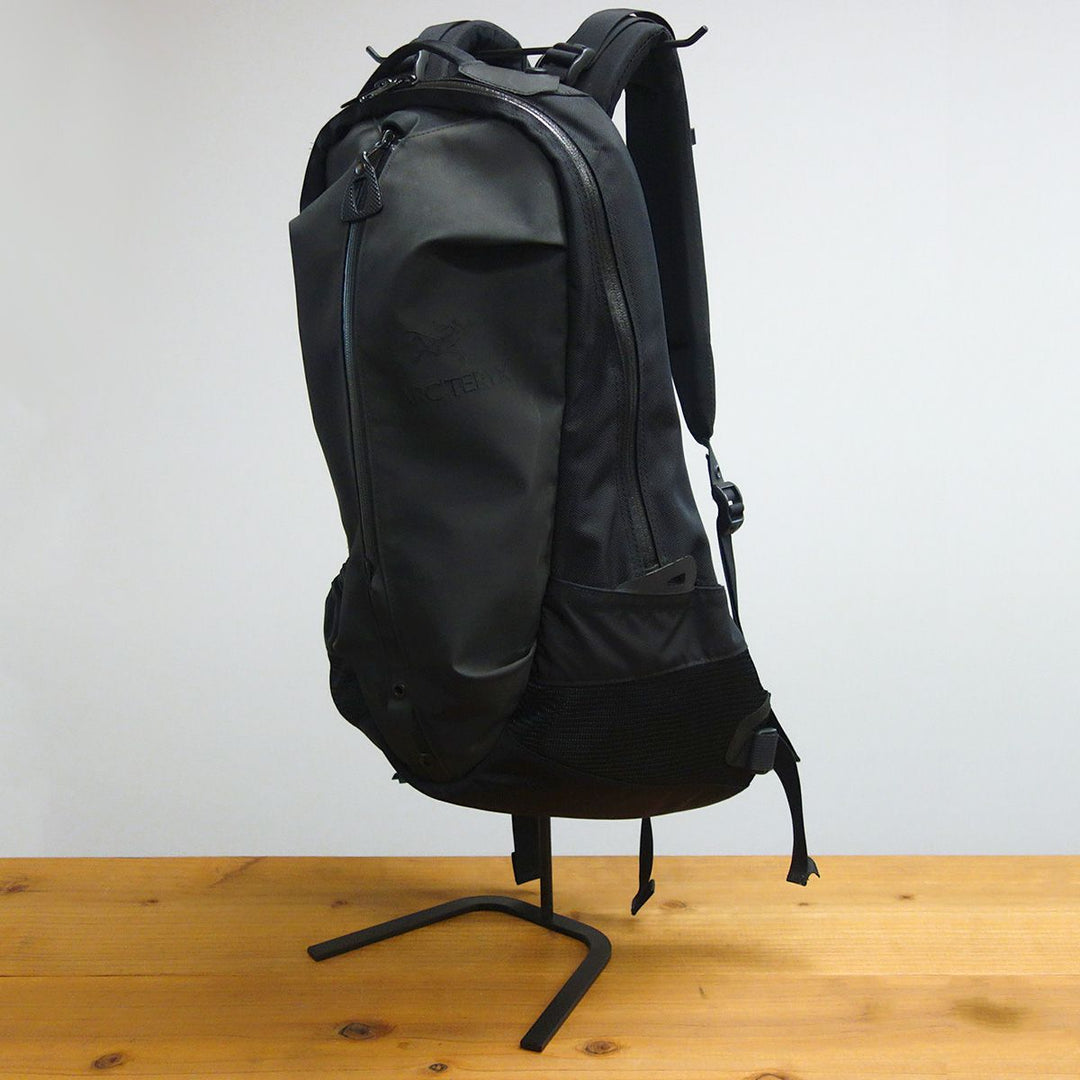 スチール製リュックスタンド蹄鉄タイプ：NO.567 – ON OFF INTERNATIONAL