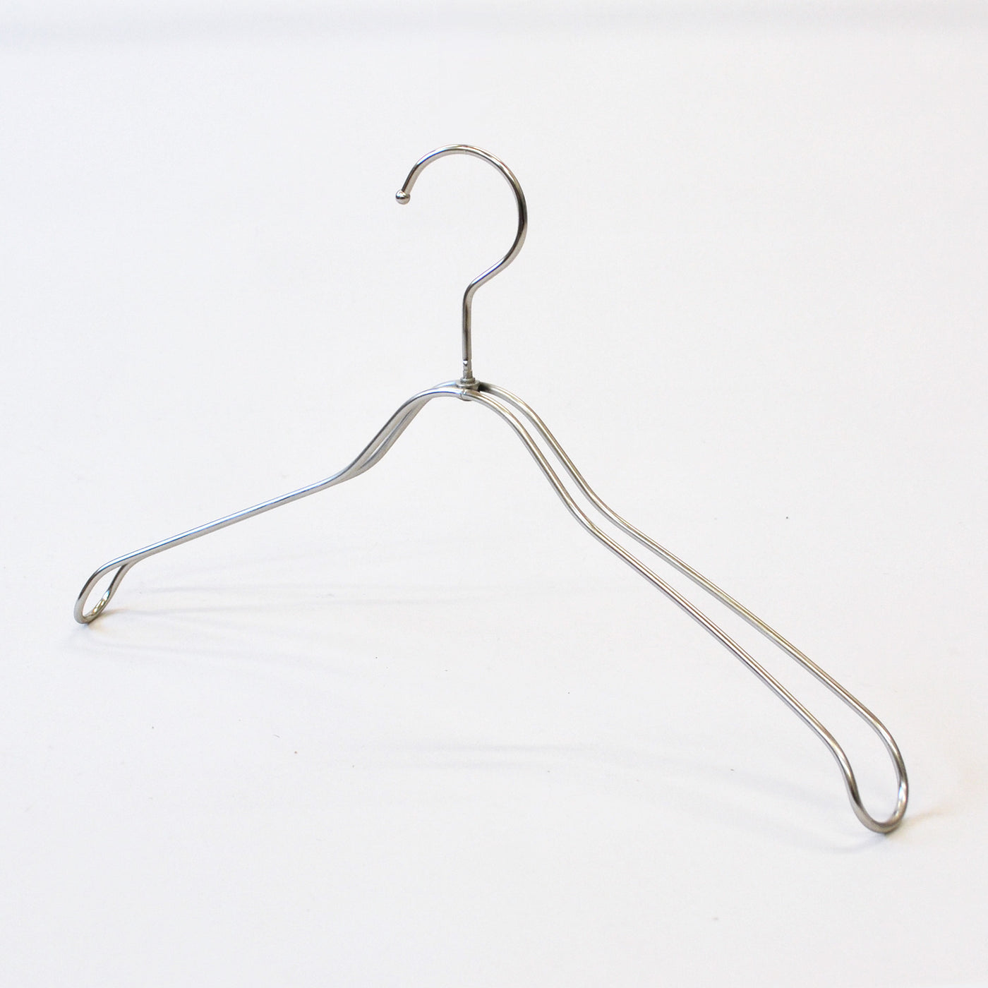 SALE商品スチール製湾曲ハンガー：ニッケルサテンメッキ