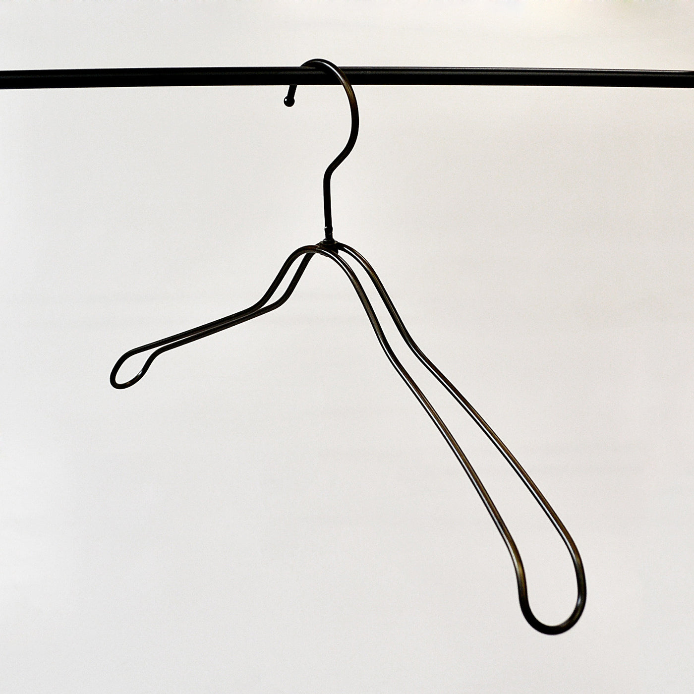 アウトレットスチール製レディース湾曲ハンガー