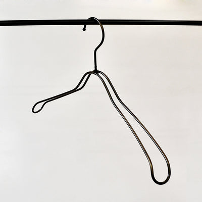 アウトレットスチール製レディース湾曲ハンガー