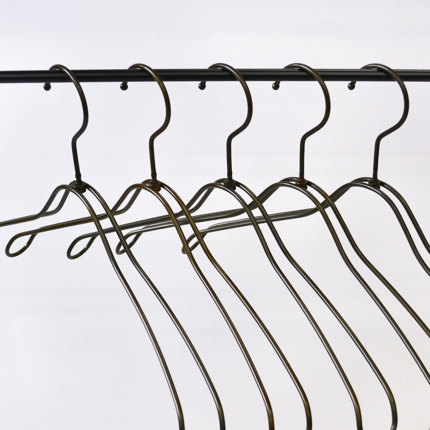 アウトレットスチール製レディース湾曲ハンガー