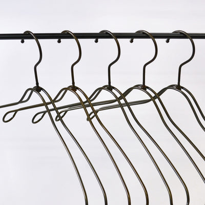アウトレットスチール製レディース湾曲ハンガー