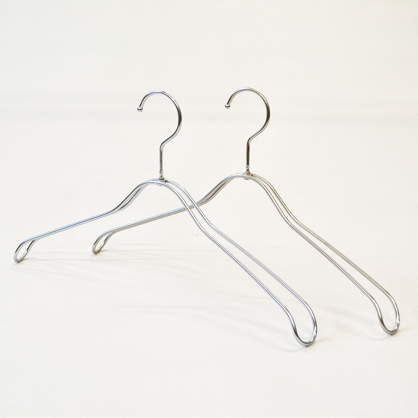 スチール製レディース湾曲ハンガー：梨地加工