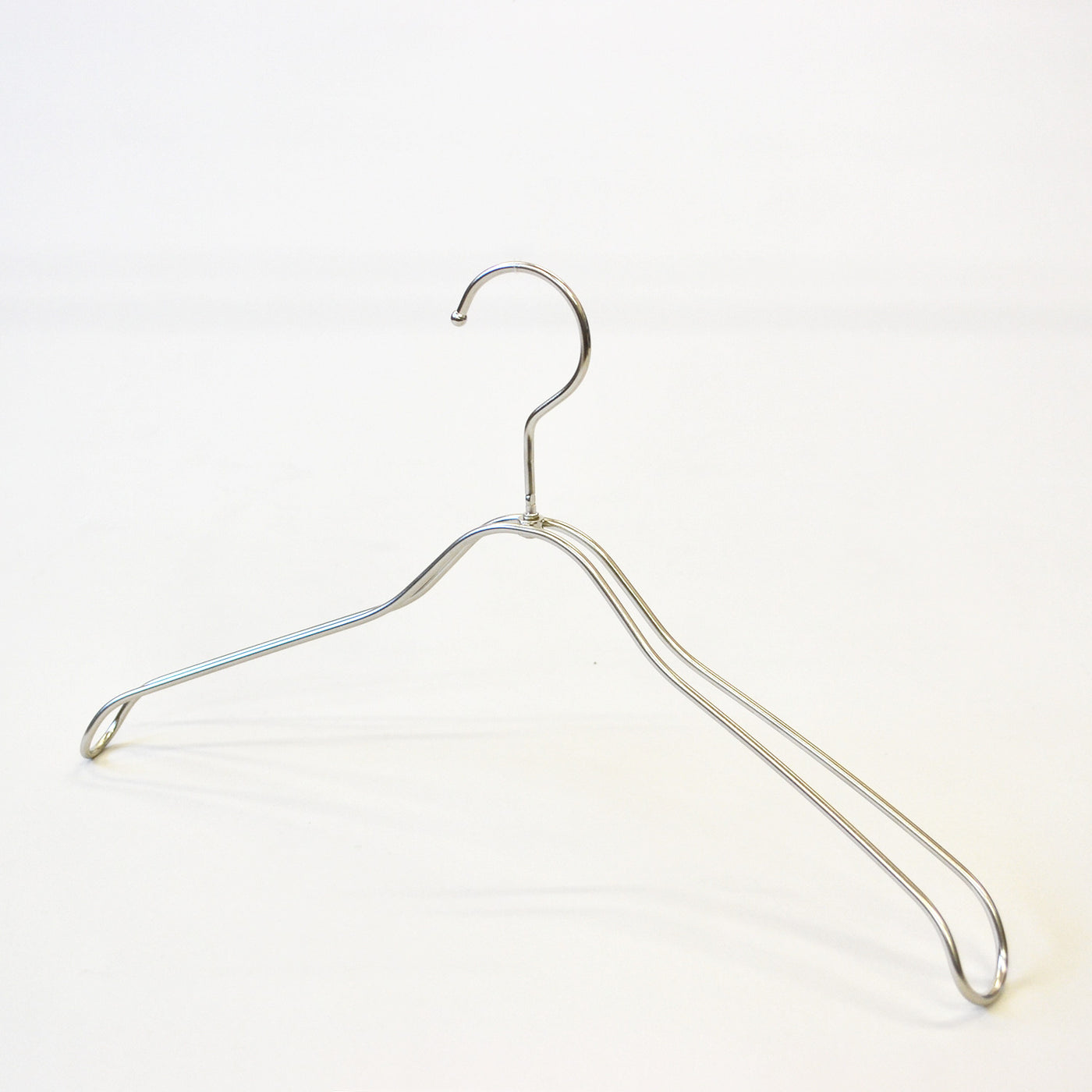 スチール製レディース湾曲ハンガー：梨地加工(ニッケルメッキ)