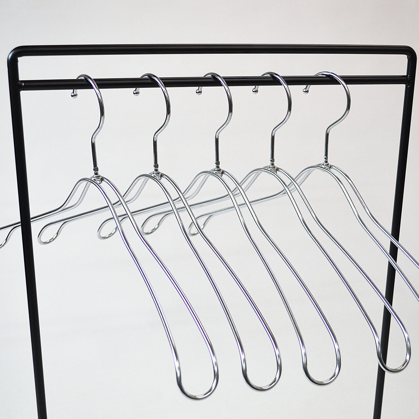 スチール製レディース湾曲ハンガー：梨地加工(クロームメッキ)