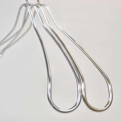 スチール製レディース湾曲ハンガー：梨地加工(クロームメッキ)
